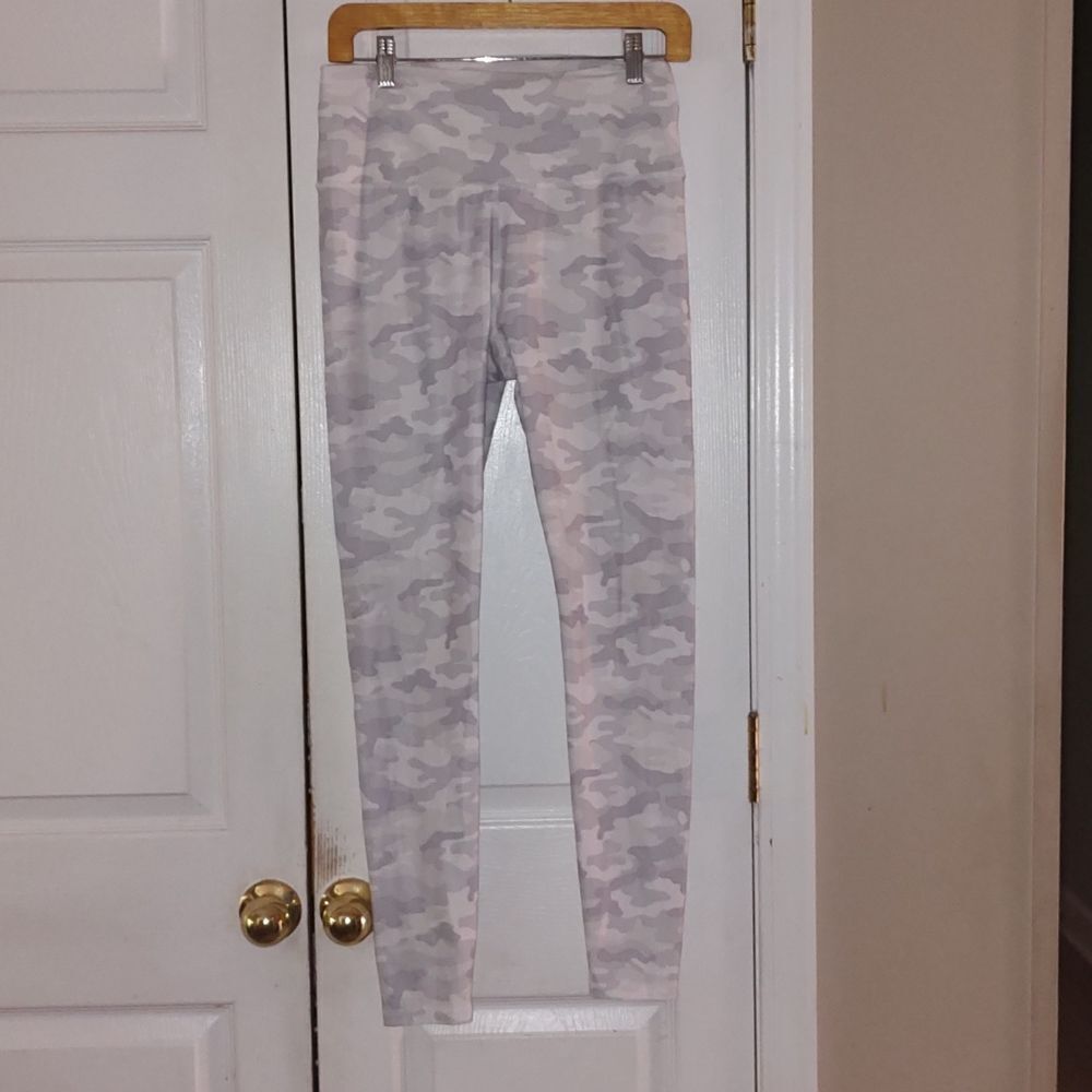 Scorpio Sol  camo camouflage  white gray leggings  Sz M